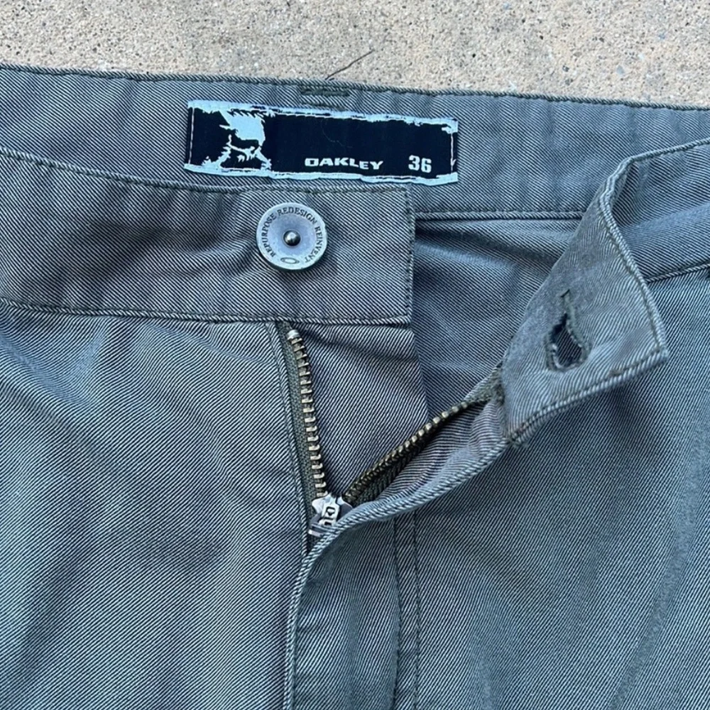 Oakley Men's Green Cargo Shorts Size 36